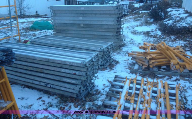 image for item C1874 Assorted scaffolding items