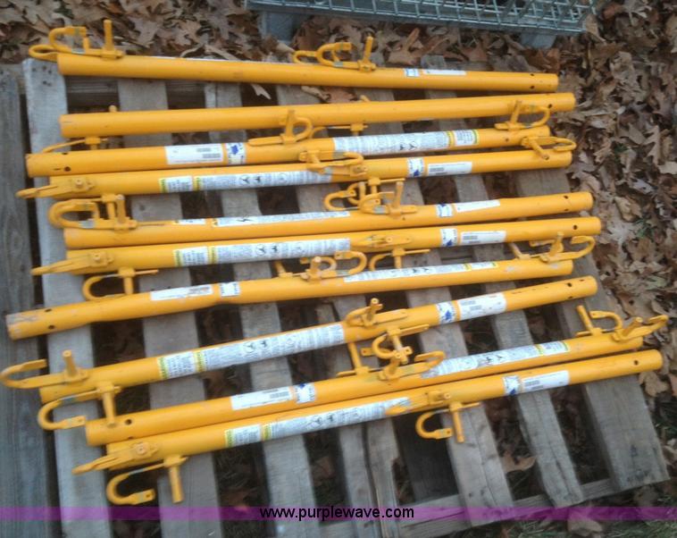 image for item C1874 Assorted scaffolding items