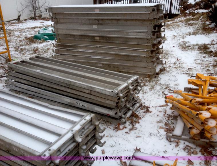 image for item C1874 Assorted scaffolding items