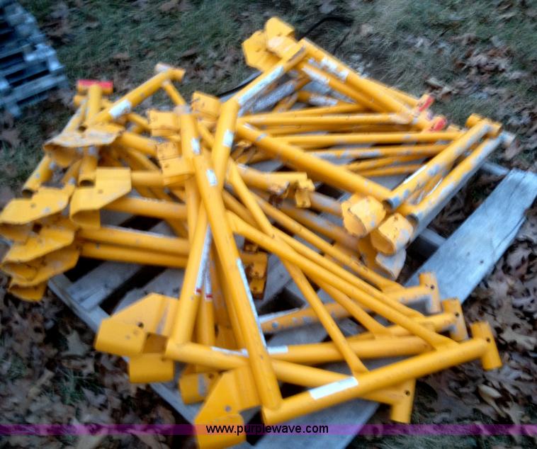 image for item C1874 Assorted scaffolding items