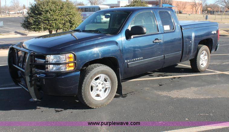 image for item C3725 2007 Chevrolet Silverado 1500 Ext. Cab pickup truck