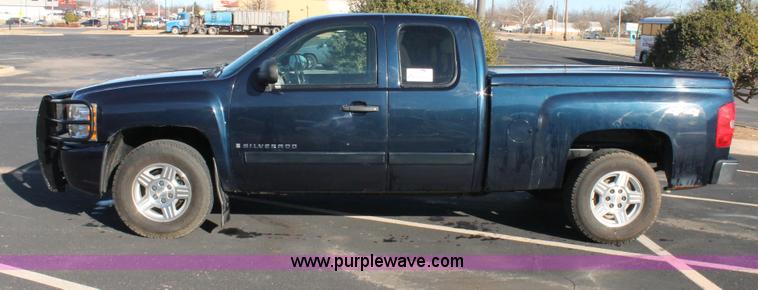 image for item C3725 2007 Chevrolet Silverado 1500 Ext. Cab pickup truck