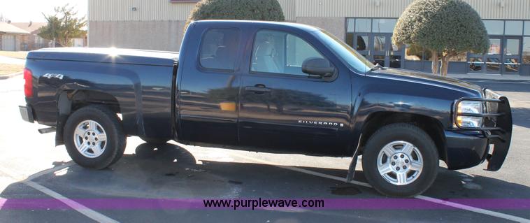 image for item C3725 2007 Chevrolet Silverado 1500 Ext. Cab pickup truck