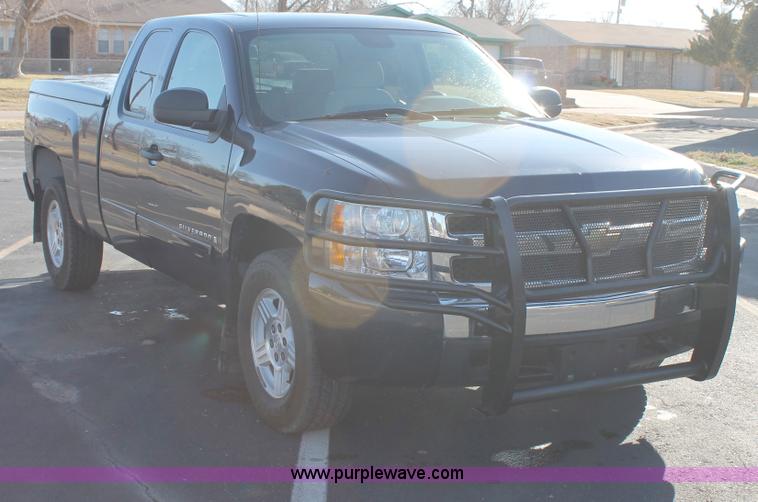 image for item C3725 2007 Chevrolet Silverado 1500 Ext. Cab pickup truck