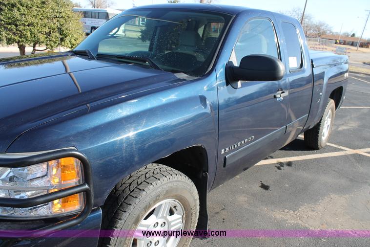 image for item C3725 2007 Chevrolet Silverado 1500 Ext. Cab pickup truck