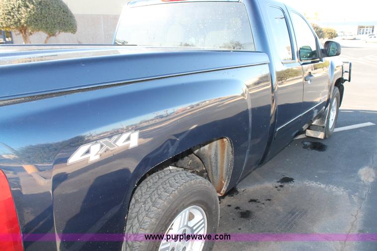 image for item C3725 2007 Chevrolet Silverado 1500 Ext. Cab pickup truck