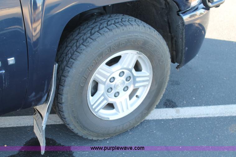 image for item C3725 2007 Chevrolet Silverado 1500 Ext. Cab pickup truck