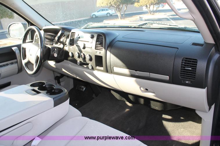 image for item C3725 2007 Chevrolet Silverado 1500 Ext. Cab pickup truck