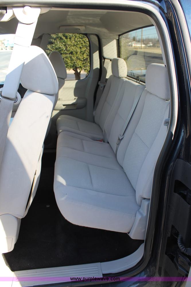 image for item C3725 2007 Chevrolet Silverado 1500 Ext. Cab pickup truck