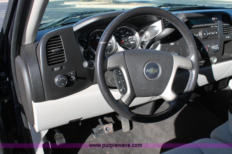 image for item C3725 2007 Chevrolet Silverado 1500 Ext. Cab pickup truck