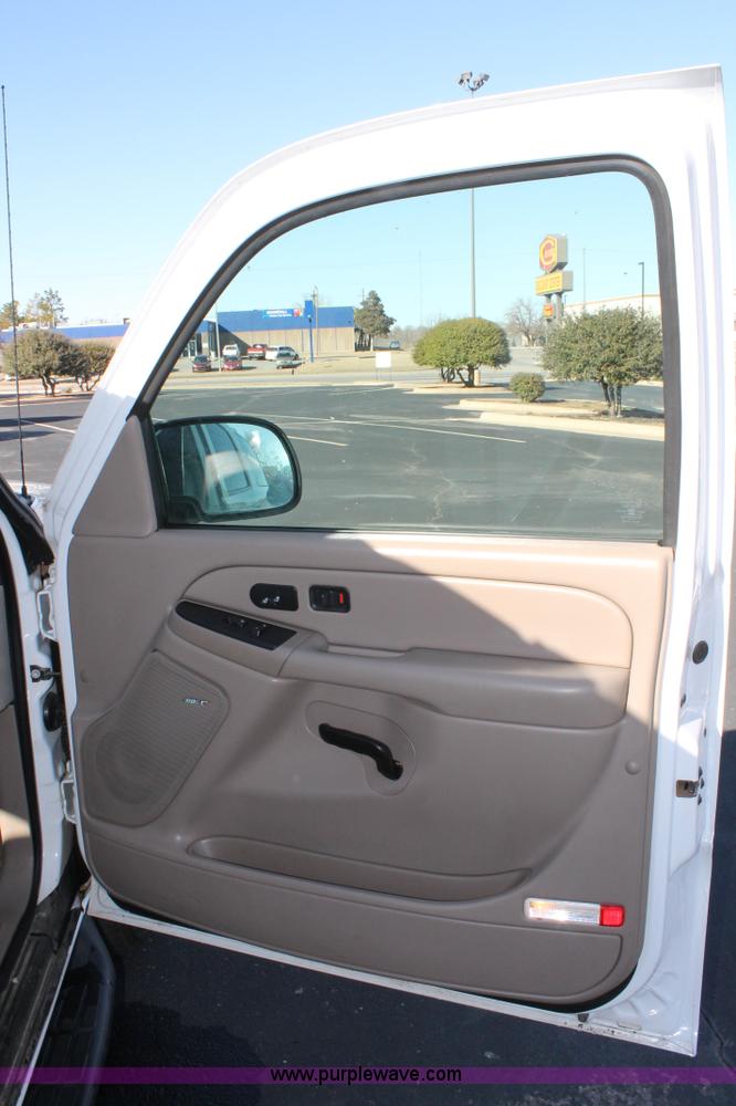 image for item C3726 2006 GMC Yukon SLT SUV