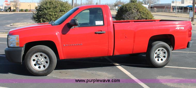 image for item C3727 2007 Chevrolet Silverado 1500 pickup truck