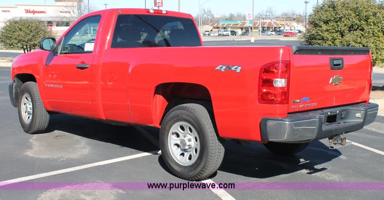 image for item C3727 2007 Chevrolet Silverado 1500 pickup truck