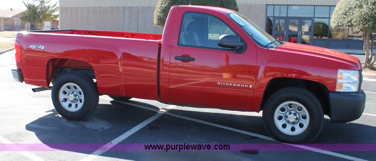 image for item C3727 2007 Chevrolet Silverado 1500 pickup truck