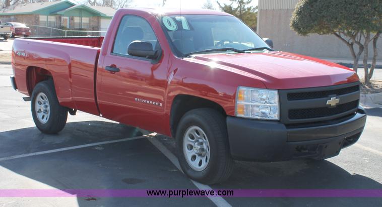image for item C3727 2007 Chevrolet Silverado 1500 pickup truck