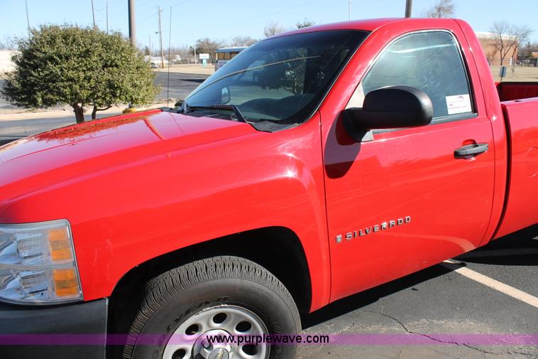 image for item C3727 2007 Chevrolet Silverado 1500 pickup truck