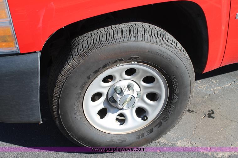 image for item C3727 2007 Chevrolet Silverado 1500 pickup truck