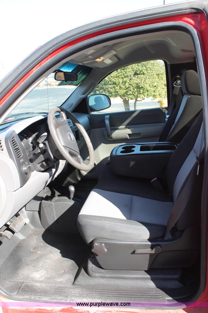 image for item C3727 2007 Chevrolet Silverado 1500 pickup truck