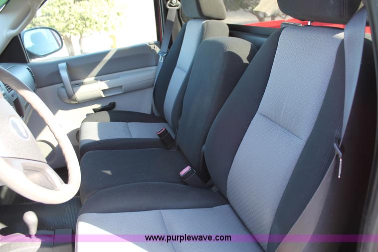 image for item C3727 2007 Chevrolet Silverado 1500 pickup truck