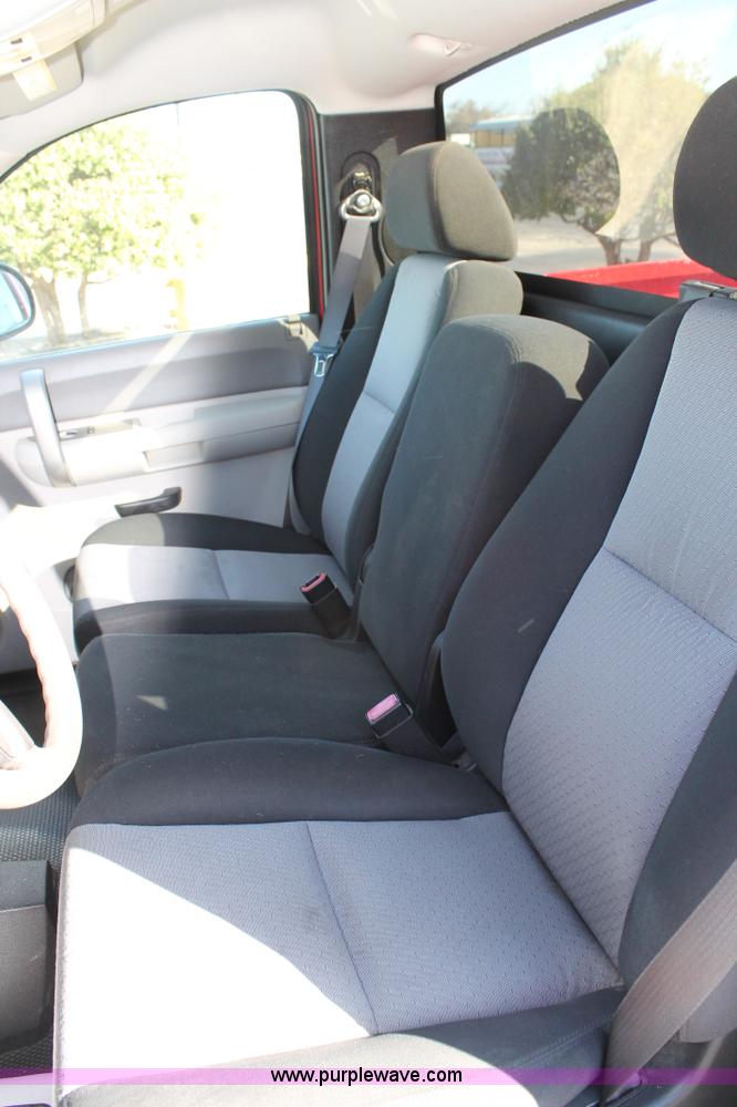 image for item C3727 2007 Chevrolet Silverado 1500 pickup truck