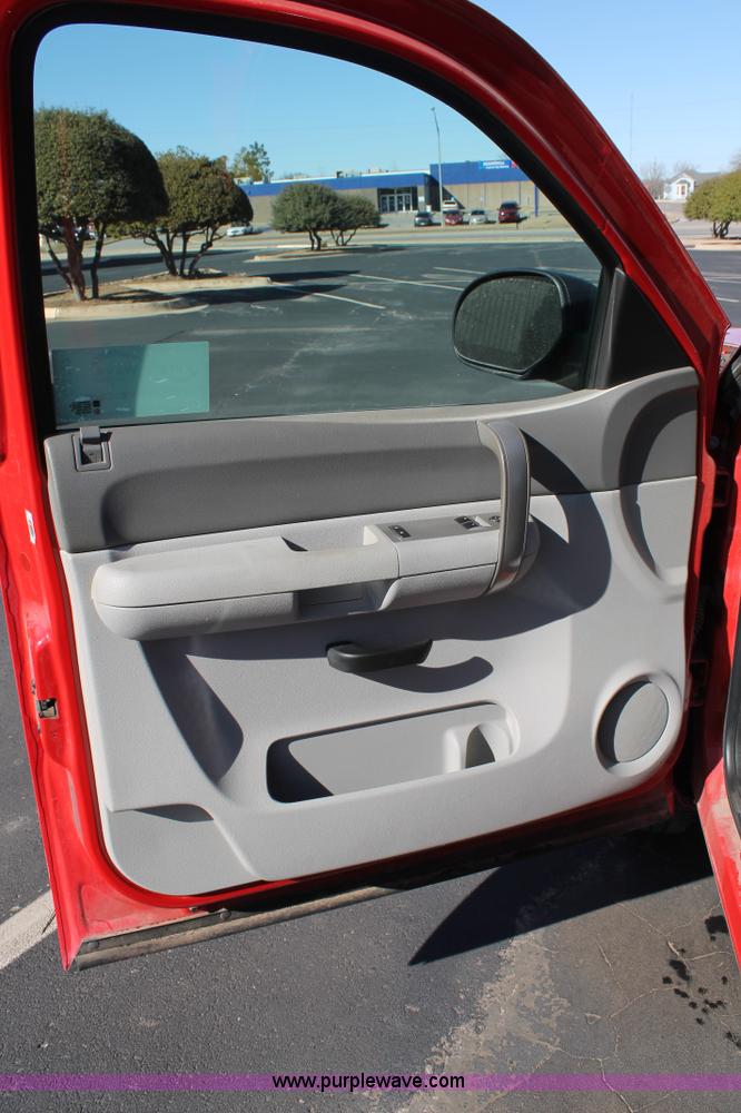 image for item C3727 2007 Chevrolet Silverado 1500 pickup truck