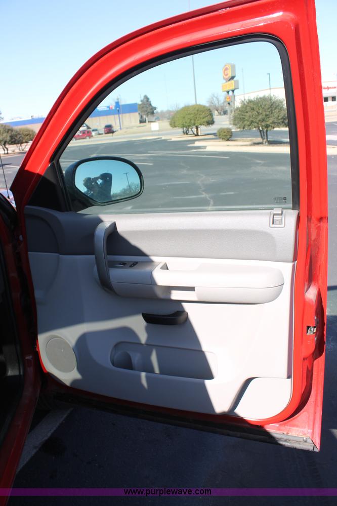 image for item C3727 2007 Chevrolet Silverado 1500 pickup truck