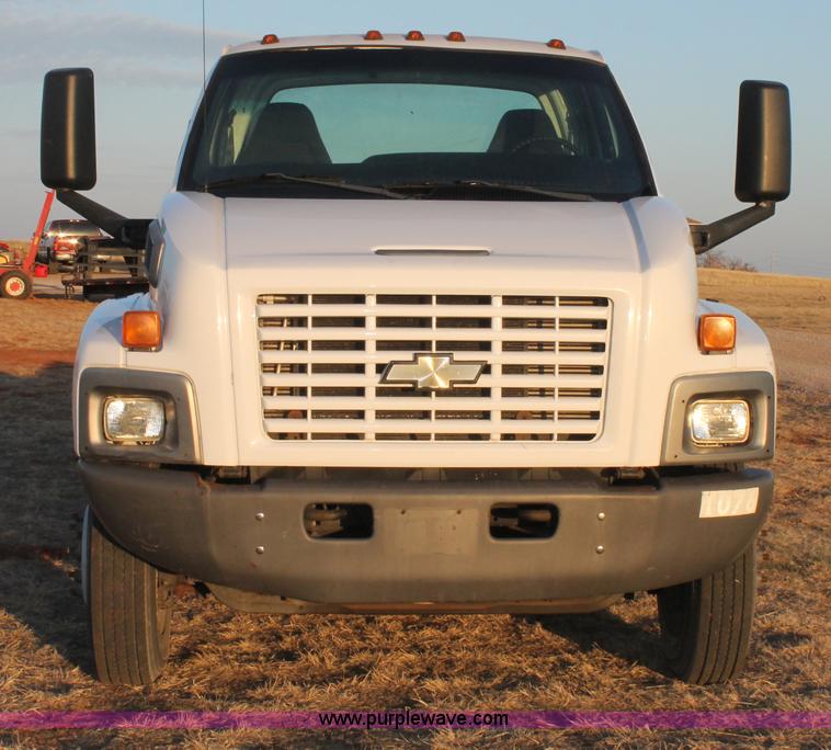 image for item C3750 2005 Chevrolet C6500 semi truck