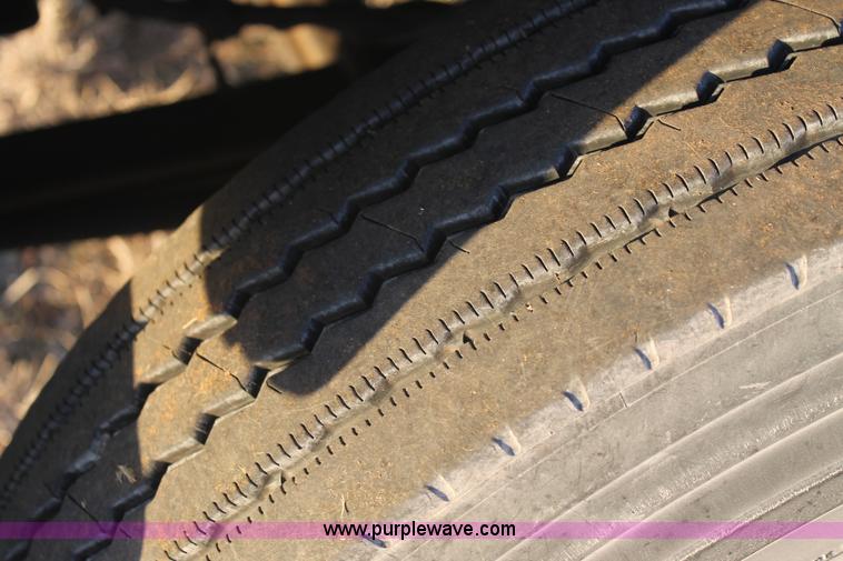 image for item C3750 2005 Chevrolet C6500 semi truck