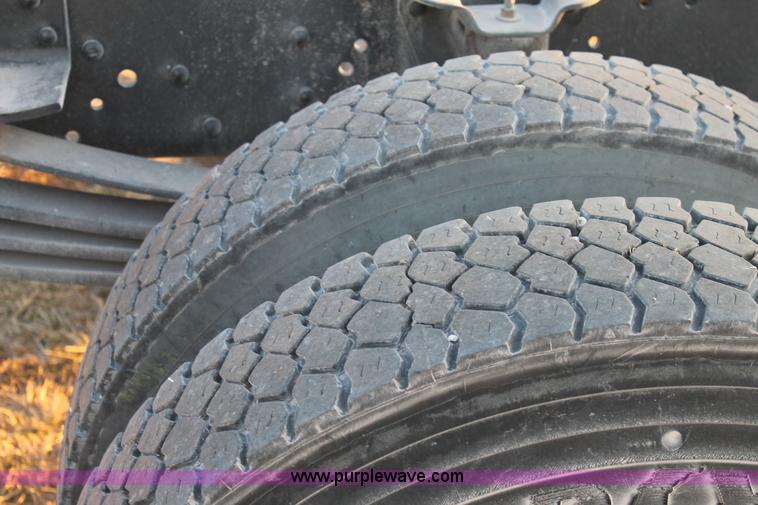 image for item C3750 2005 Chevrolet C6500 semi truck