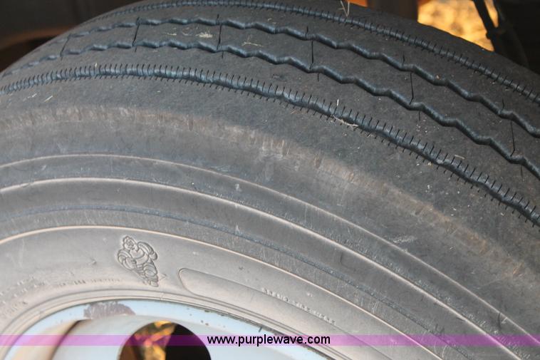 image for item C3750 2005 Chevrolet C6500 semi truck