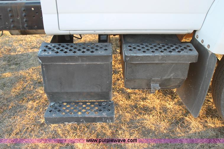 image for item C3750 2005 Chevrolet C6500 semi truck