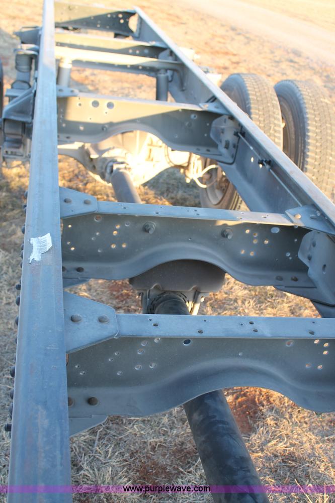 image for item C3750 2005 Chevrolet C6500 semi truck