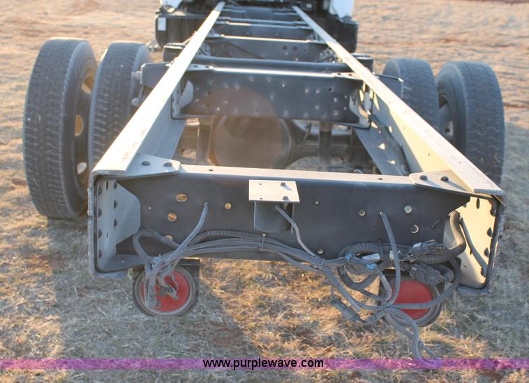 image for item C3750 2005 Chevrolet C6500 semi truck