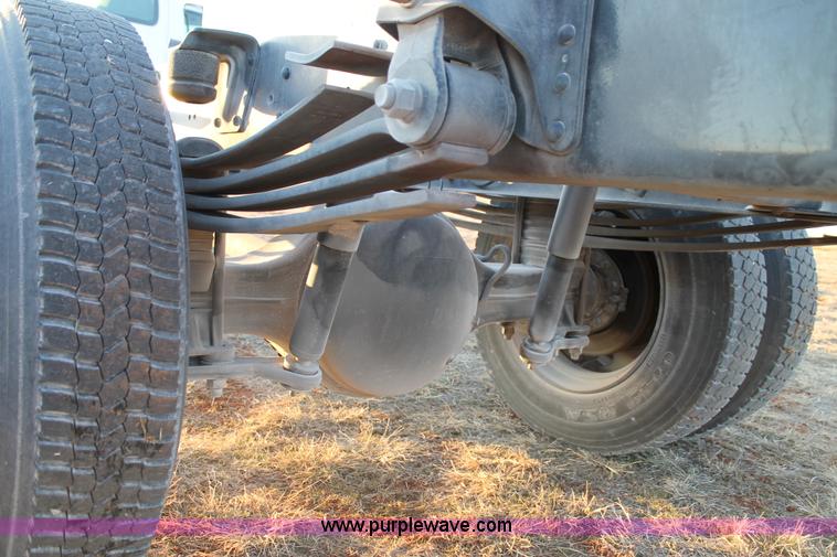 image for item C3750 2005 Chevrolet C6500 semi truck