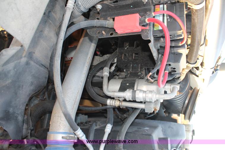 image for item C3750 2005 Chevrolet C6500 semi truck