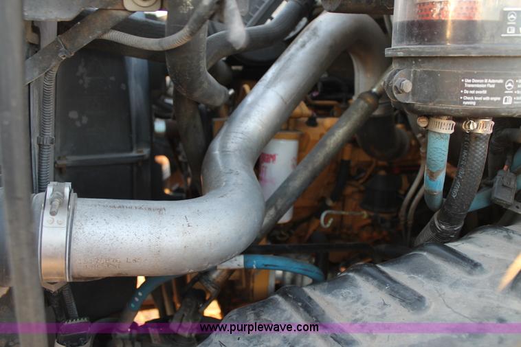 image for item C3750 2005 Chevrolet C6500 semi truck