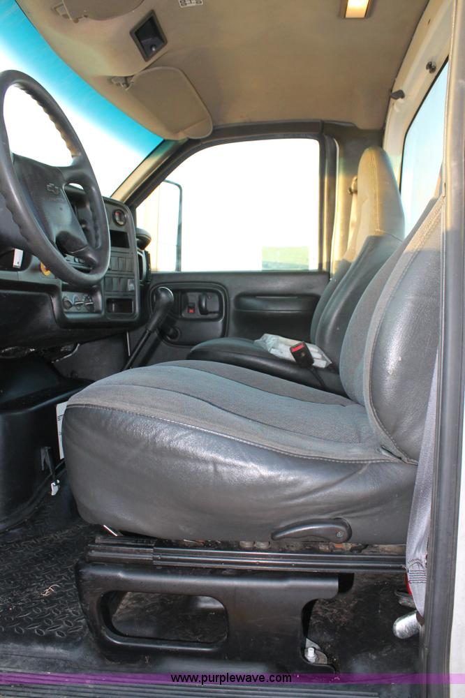 image for item C3750 2005 Chevrolet C6500 semi truck