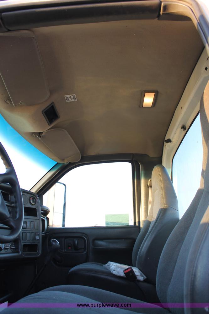 image for item C3750 2005 Chevrolet C6500 semi truck