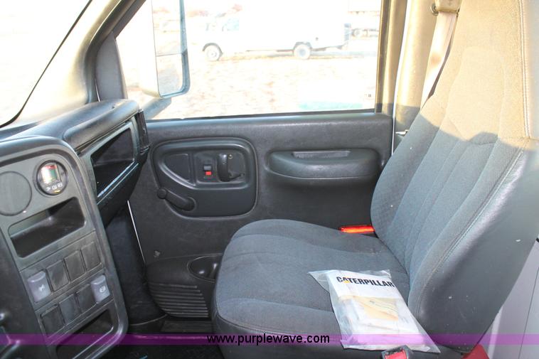 image for item C3750 2005 Chevrolet C6500 semi truck