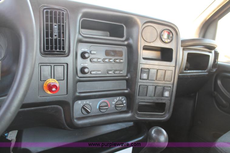 image for item C3750 2005 Chevrolet C6500 semi truck