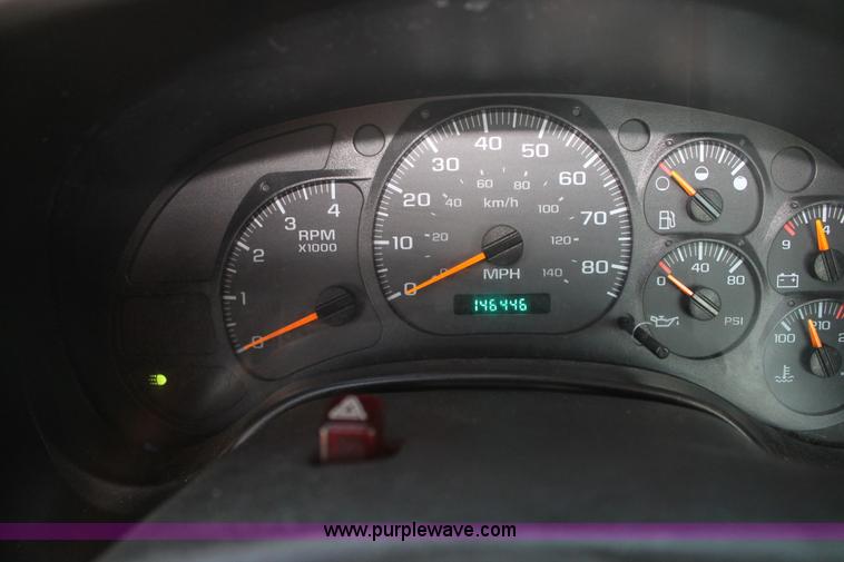 image for item C3750 2005 Chevrolet C6500 semi truck