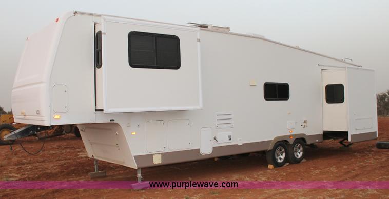 image for item C3759 2004 Fleetwood 36.5' RV fifth wheel trailer