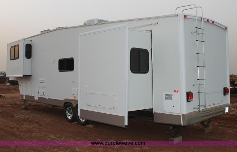 image for item C3759 2004 Fleetwood 36.5' RV fifth wheel trailer