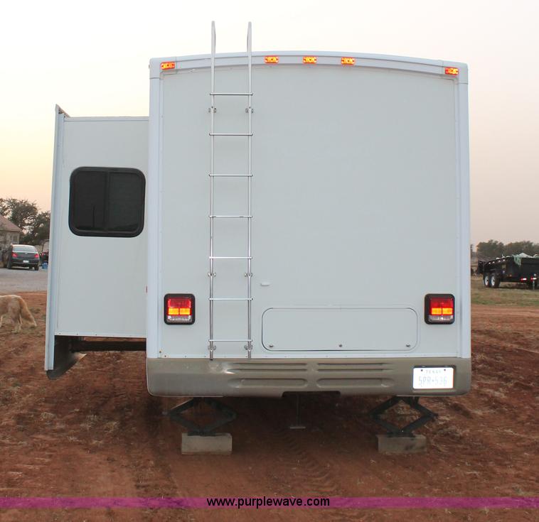 image for item C3759 2004 Fleetwood 36.5' RV fifth wheel trailer