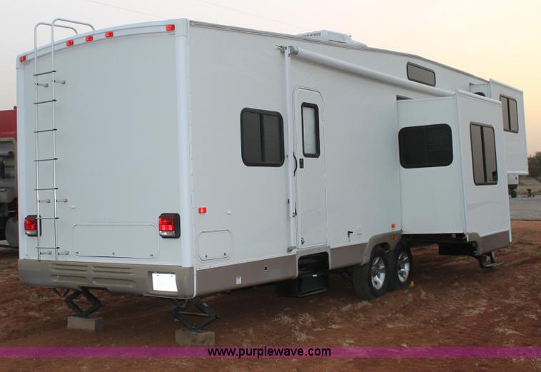 image for item C3759 2004 Fleetwood 36.5' RV fifth wheel trailer
