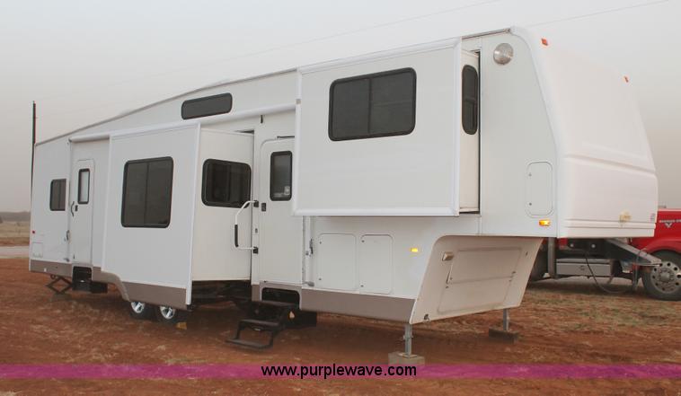 image for item C3759 2004 Fleetwood 36.5' RV fifth wheel trailer