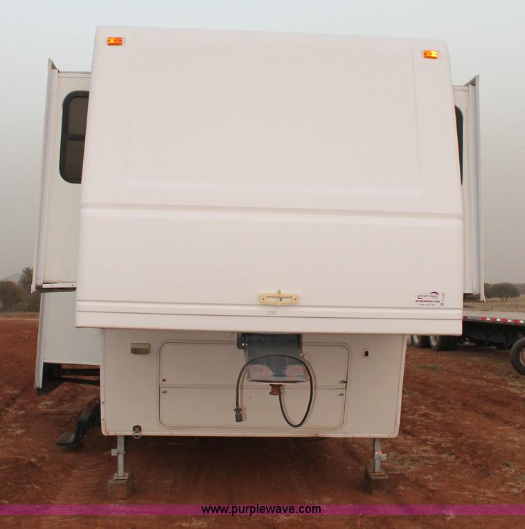 image for item C3759 2004 Fleetwood 36.5' RV fifth wheel trailer