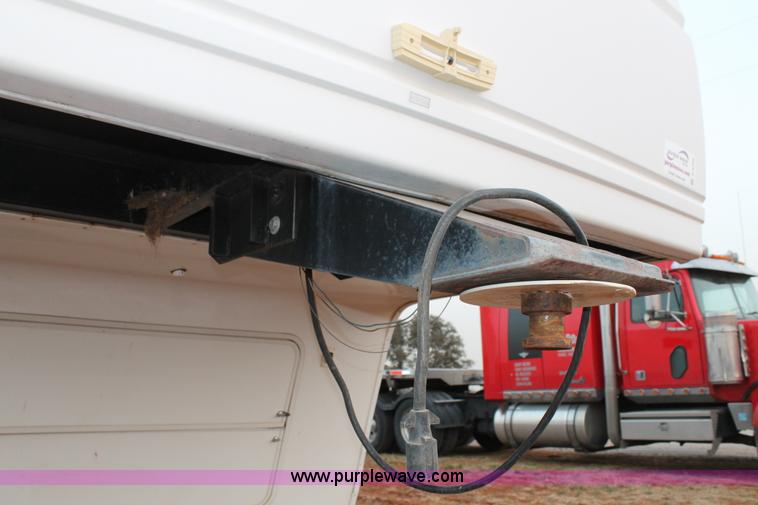 image for item C3759 2004 Fleetwood 36.5' RV fifth wheel trailer