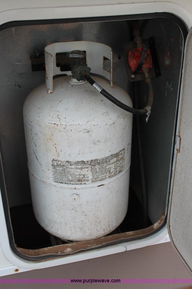 image for item C3759 2004 Fleetwood 36.5' RV fifth wheel trailer