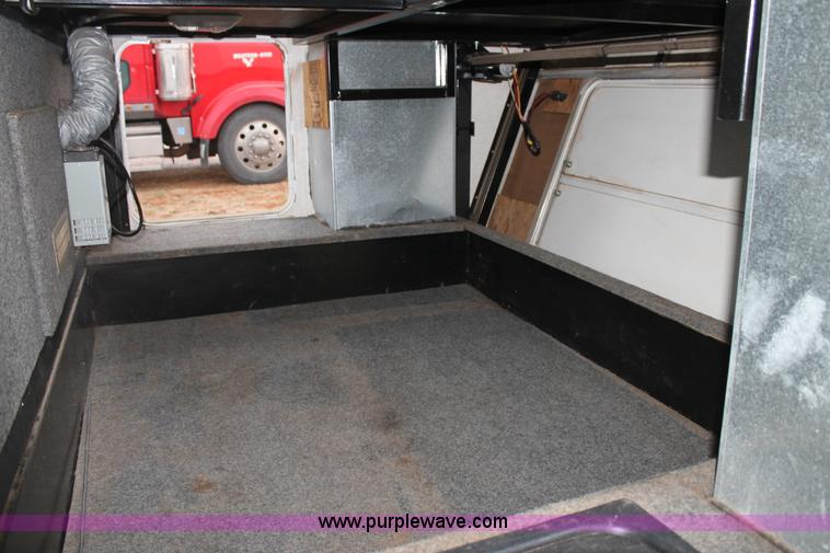 image for item C3759 2004 Fleetwood 36.5' RV fifth wheel trailer